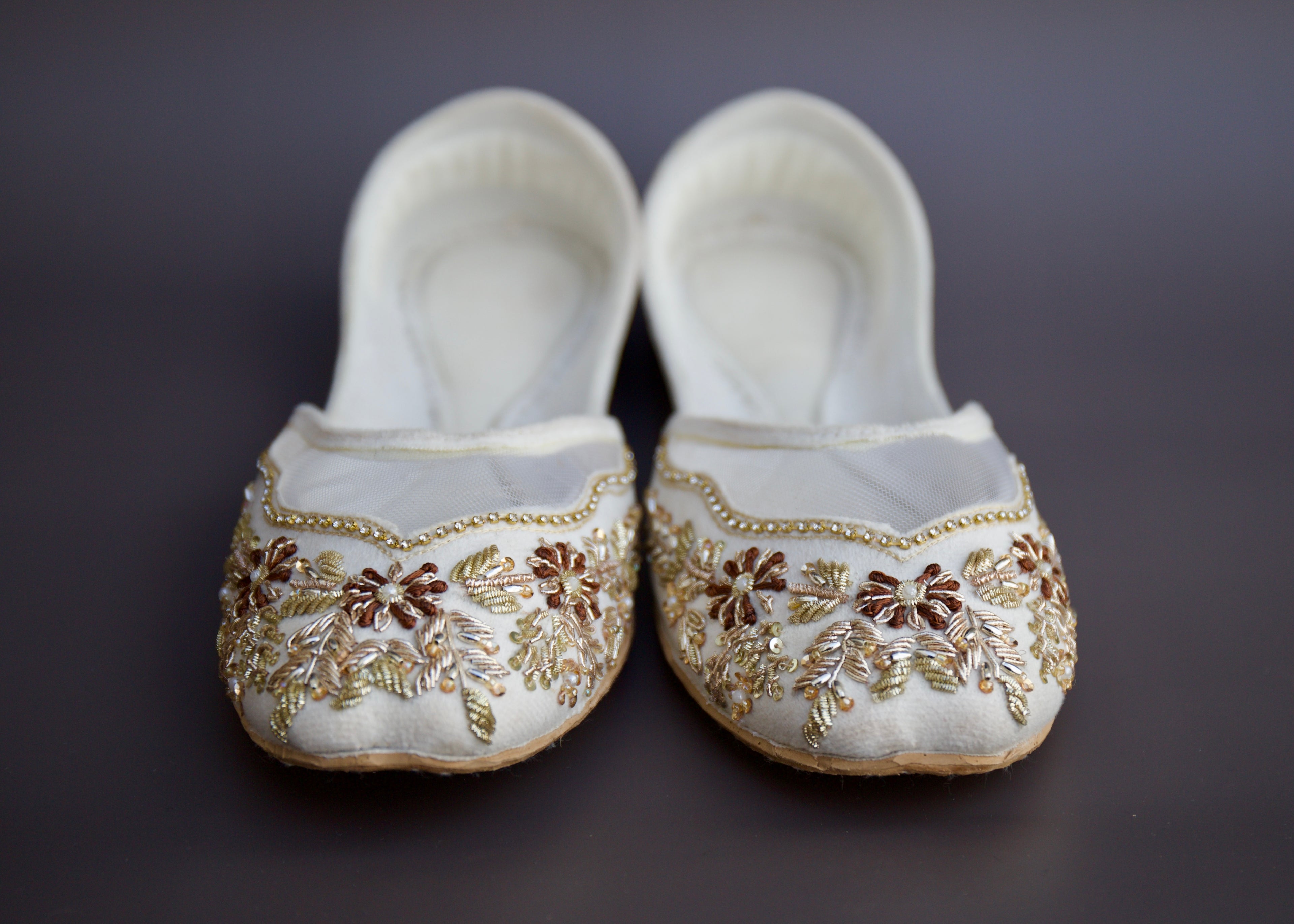 NEW Umrao Jaan White Velvet Khussa