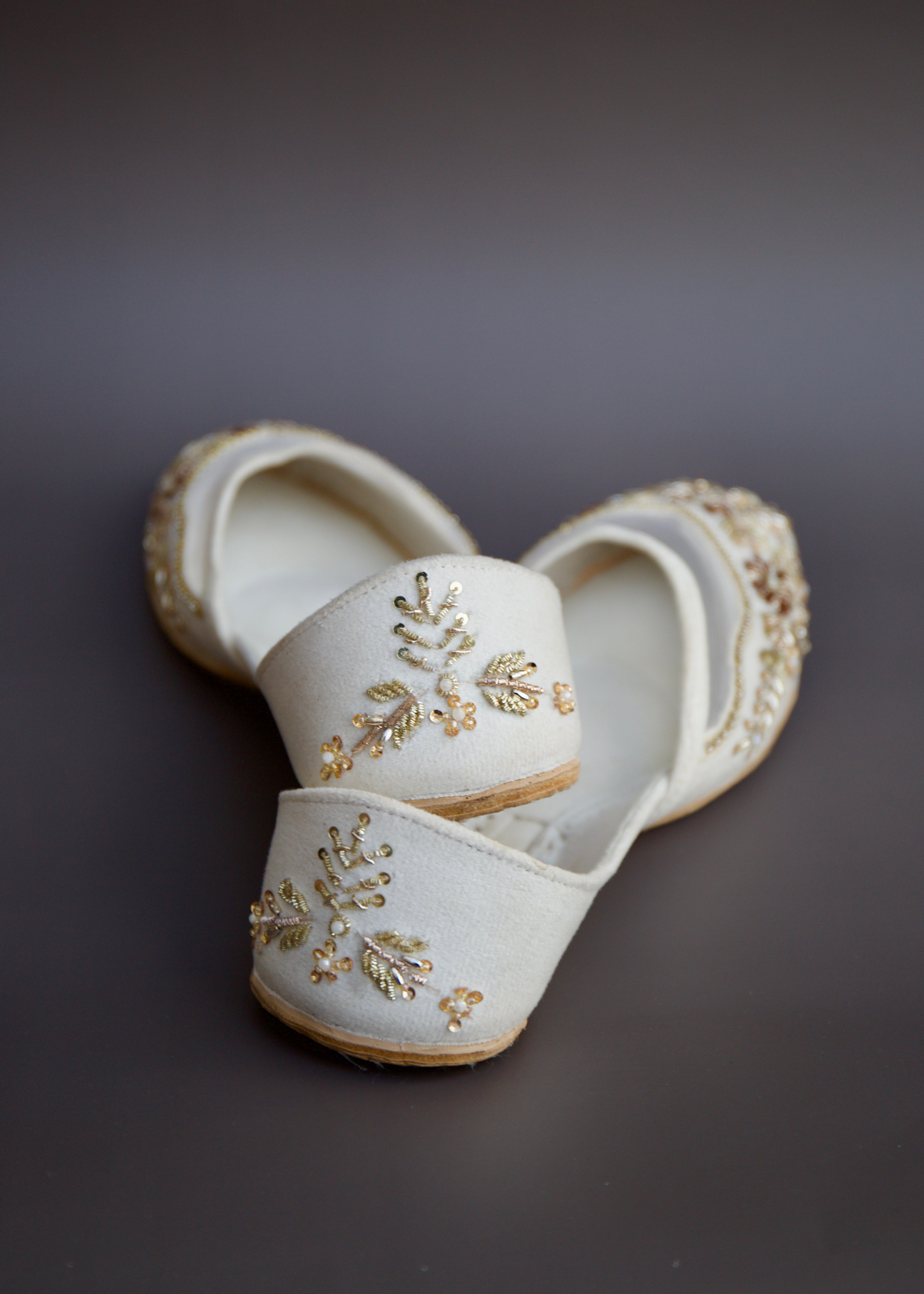 NEW Umrao Jaan White Velvet Khussa