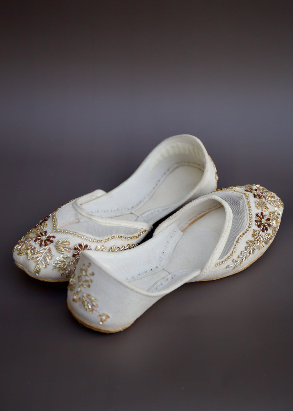 NEW Umrao Jaan White Velvet Khussa