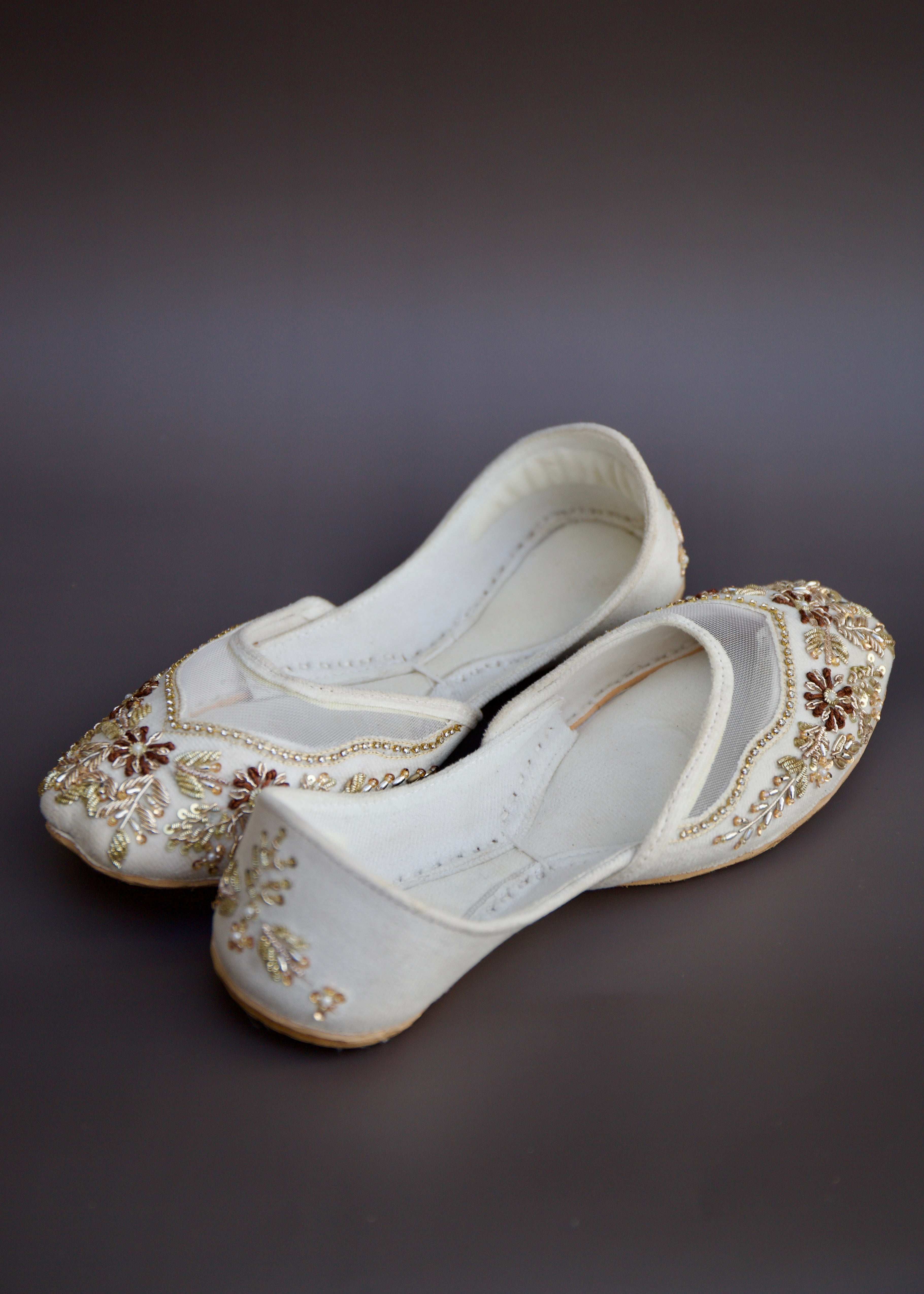 NEW Umrao Jaan White Velvet Khussa