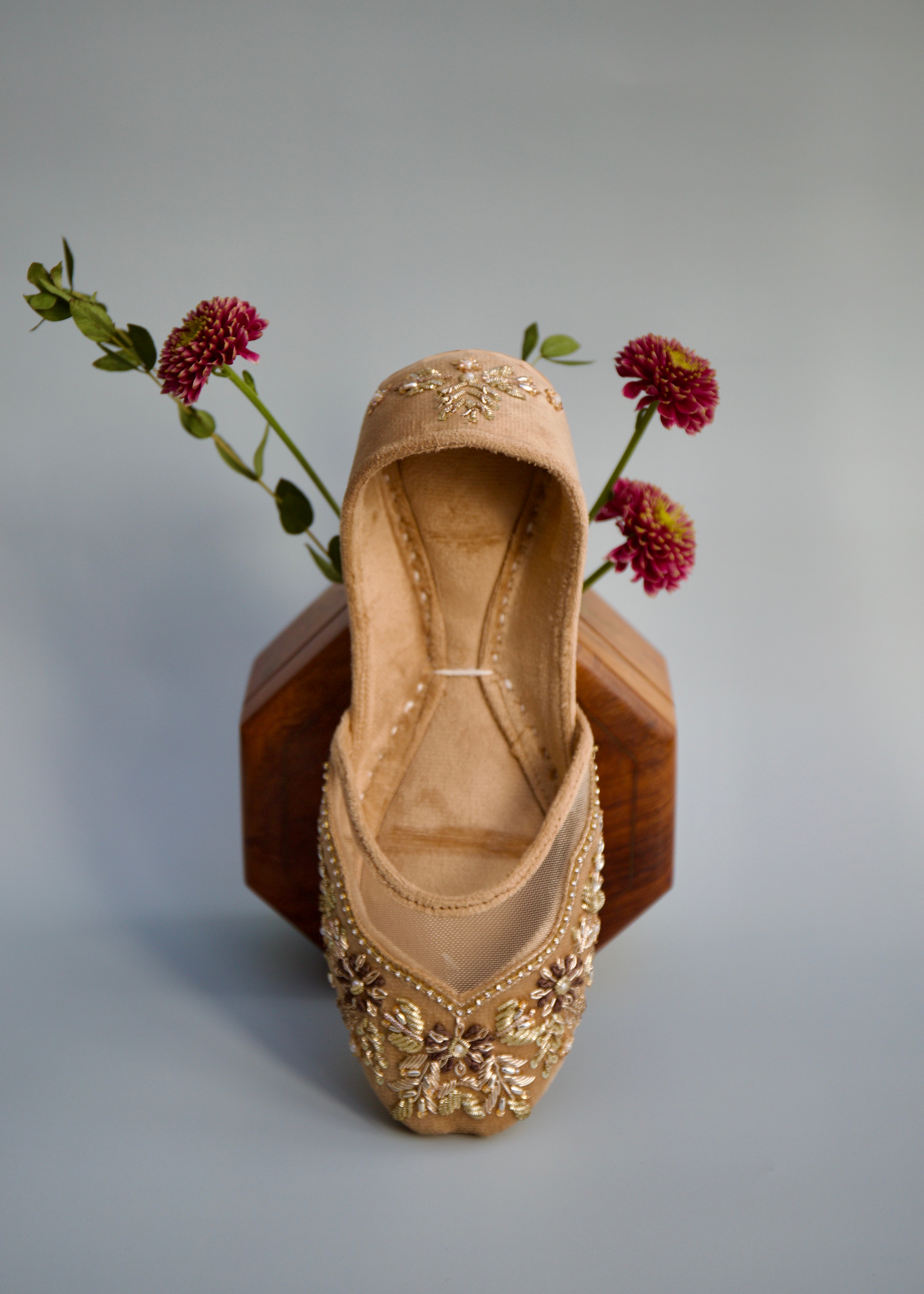 NEW Bibbojaan gold Velvet Khussa
