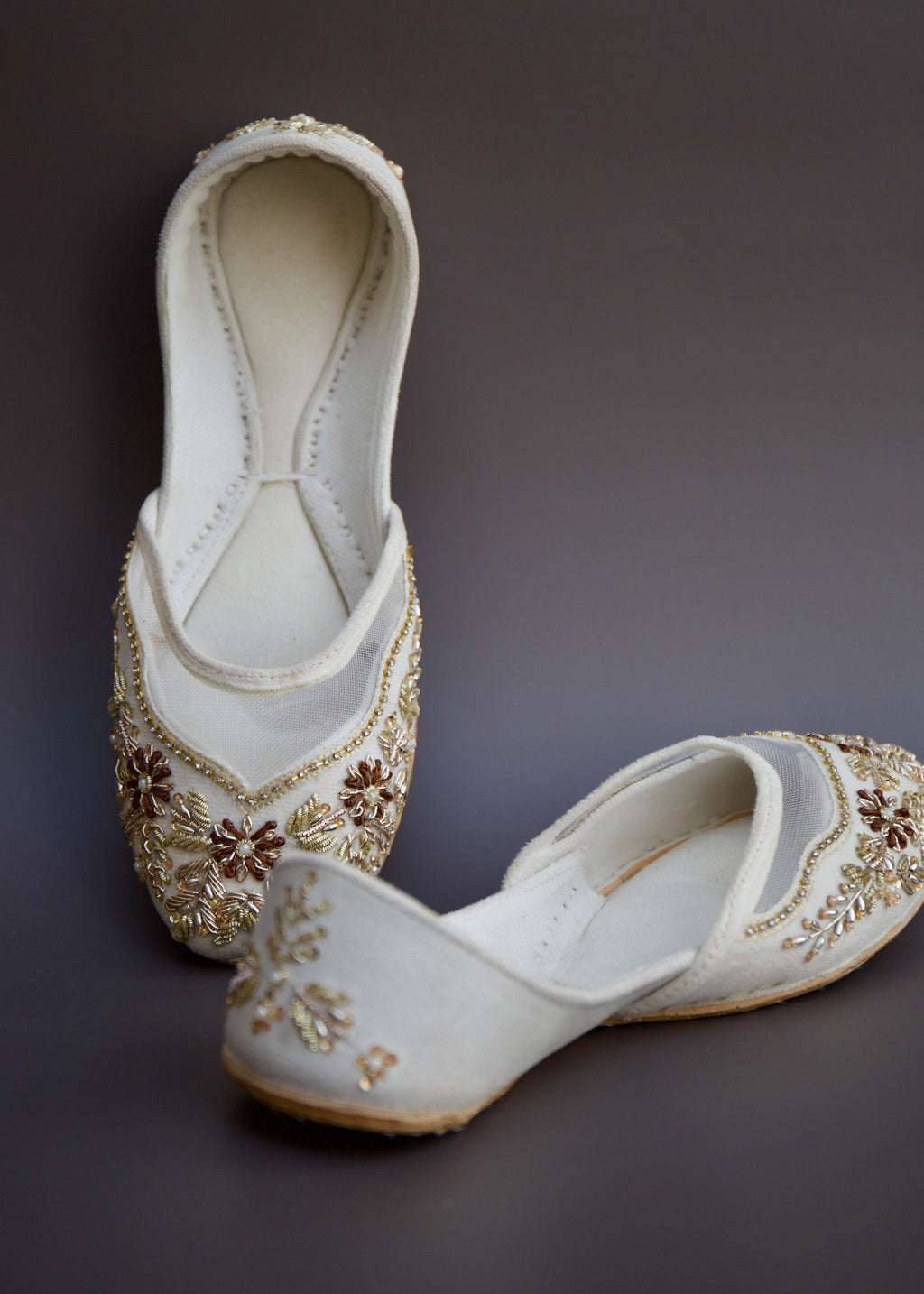 NEW Umrao Jaan White Velvet Khussa
