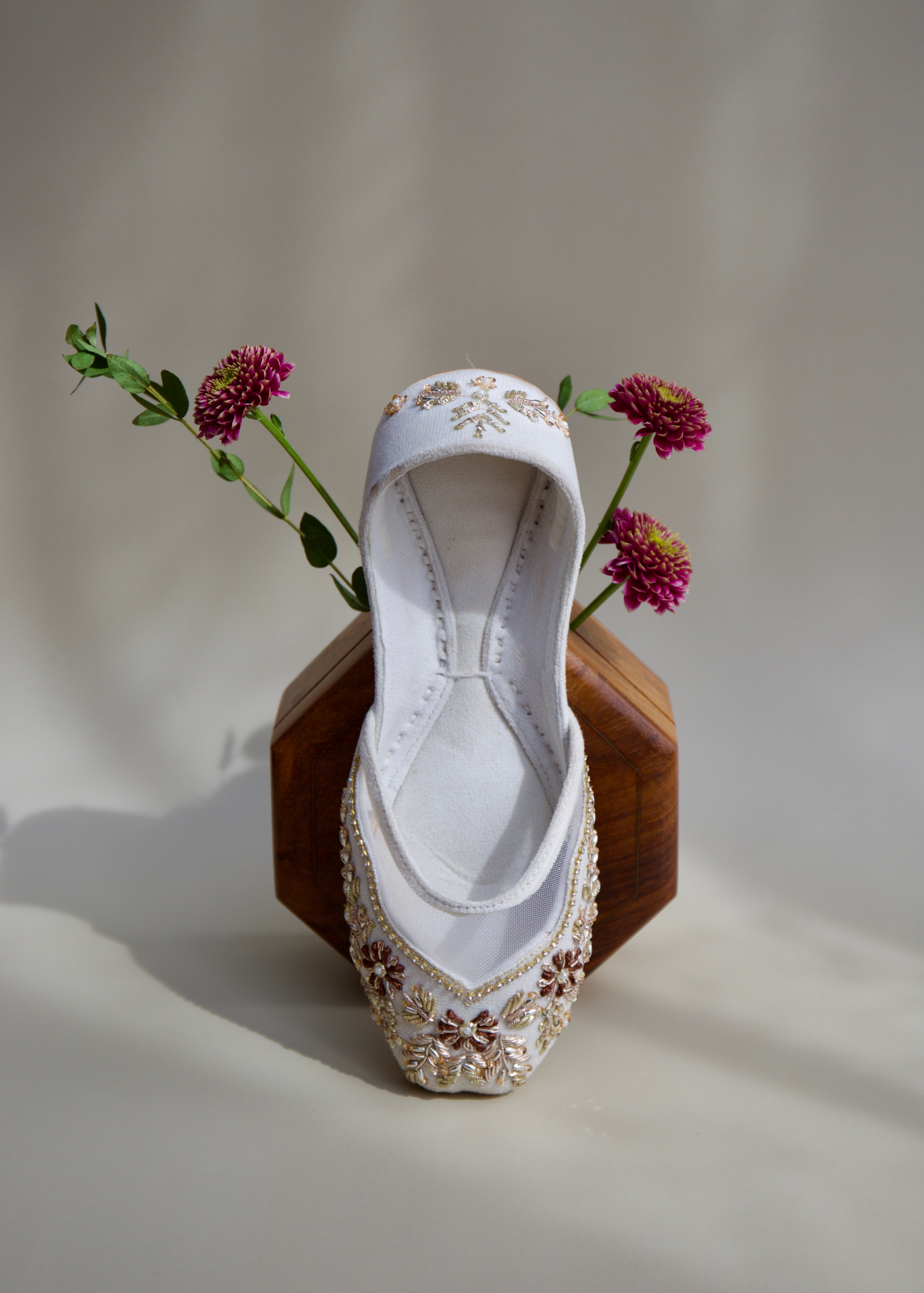 NEW Umrao Jaan White Velvet Khussa