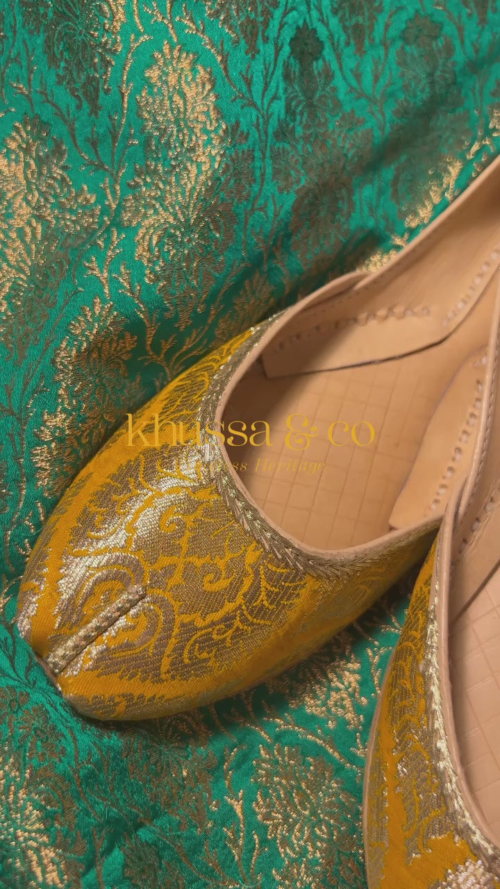 Shaandaar Banarsi Khussa